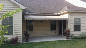 Wall mounted retractable awning