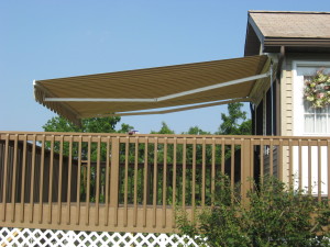 Perfecta retractable awning with a hand crank