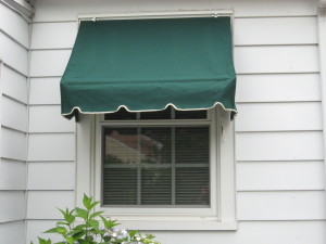Retractable traditional window awning