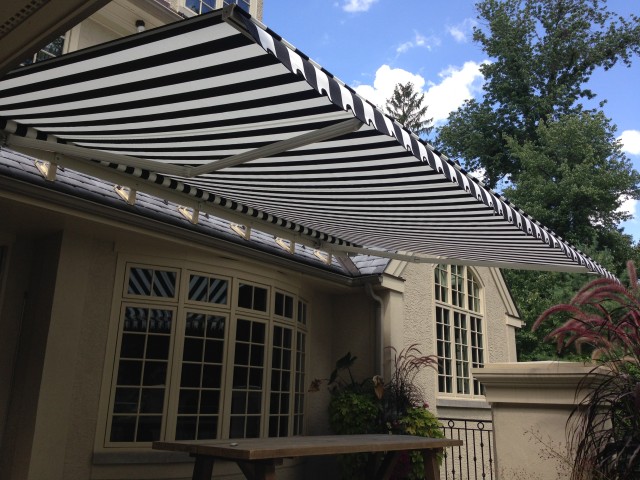 Roof Mounted Eastern retractable awning